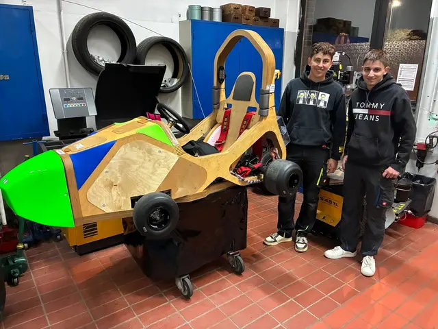 Piloten Leander Pfleger sowie Ersatz-Pilot Paul Kolb-Kren. | Foto: HTL Weiz