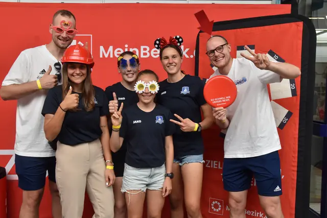 Ein bisserl Spaß geht immer: Renato Poljak, Katja Graf, Vanessa Beiglböck, Enja Höfer, Fiona Fazekas und Sebastian Käferle | Foto: Michael Strini