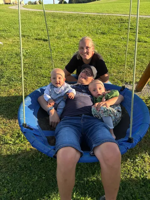 Kerstin Weilguny mit ihren drei Männern. | Foto: Weilguny