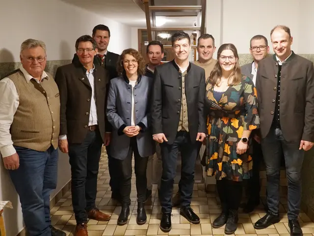 Bgm. Johann Windbichler, LK-Präs. Siegfried Huber, Gerhard Koch, KR Kathrin Unterweger, Johannes Rauter, Andreas Stabentheiner, Felician Windbichler, Sophie Stabentheiner, Franz Oberguggenberger, VBgm. Bernhard Knotz | Foto: Kärntner Bauernbund