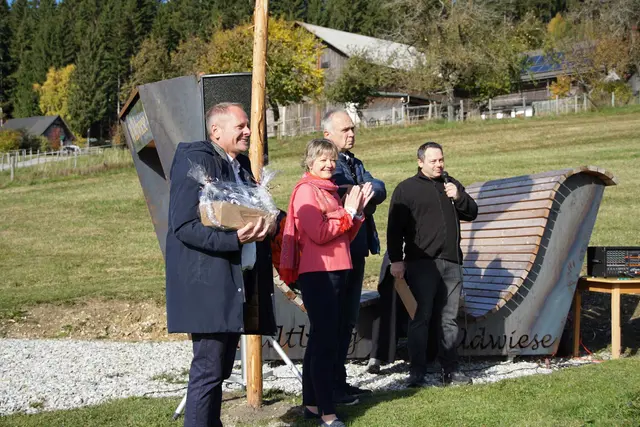 Roland Schwarhofer, Bernadette Schönbacher, Adalbert Schönbacher und Andreas Weber (v. l.)  | Foto: Gemeinde Miesenbach