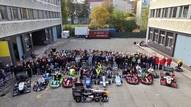 Teilnehmende HTL-Teams und die Formula Student Teams der TU Wien, TU Graz und der FH Joanneum Graz. | Foto: HTL Weiz