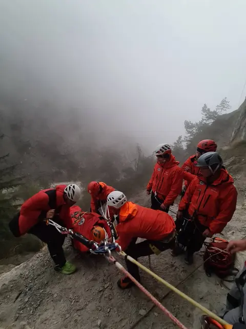Widrige Wetterverhältnisse und schwieriges Gelände: Die Bergrettung Telfs. u.U. holte Verunglückte von der Munde. | Foto: BR Telfs