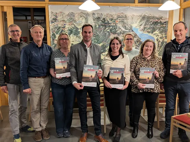 Das Gemeinderatsteam der Scharnsteiner SozialdemokratInnen (v.l.n.r: GV Günter Deicker, VBGM Max Ebenführer, BGFin Andrea Königsmaier, LAbg. Mario Haas, Fraktionsvorsitzende Marie Santner, Eva Kefer, Vanessa Jäger, Helmut Banovics). | Foto: SPÖ Scharnstein