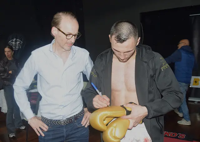 Erinnerungsgeschenk für einen herzlichen Botschaftsempfang und der lautstarken Unterstützung beim Kampf. | Foto: Schwaighofer