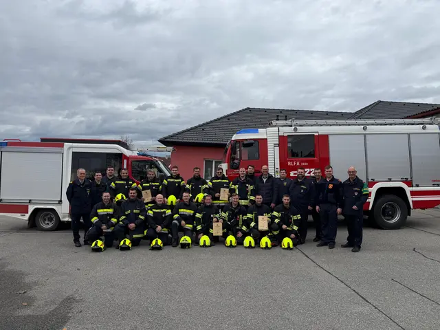 Die Prüflinge mit Kurt Liball, Mayer Daniel, Patrick Matzinger, Franz Fischer, Richard Petters, Michael Litschauer, Erwin Silberbauer, David Dejcmar und Christian Reegen | Foto: AFK Raabs