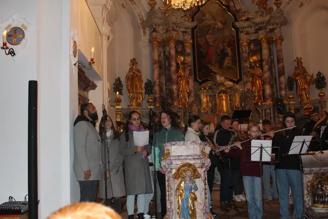 Die Youngsters und der Chor Amicelli umrahmten die Feier musikalisch.