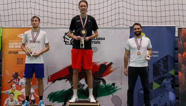 Zwei Oberösterreicher in Ungarn am Podest: Kai Niederhuber mit Jakob Houe und Wolfgang Gnedt. | Foto: OÖBV