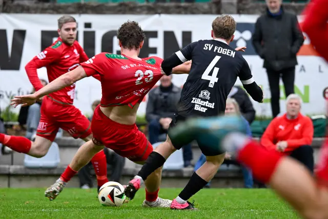 Die St. Johanner (rot) waren nicht zu halten. | Foto: Lukas Kili / SK St. Johann