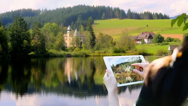 Mit der kostenlosen App kann man Denkmäler genauer unter die Lupe nehmen. | Foto: Verein HistAK