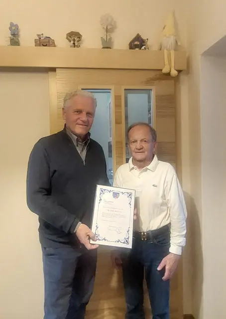 Bürgermeister Johann Köck mit dem Jubilar Günther Baumgartner | Foto: Gemeinde Prellenkirchen