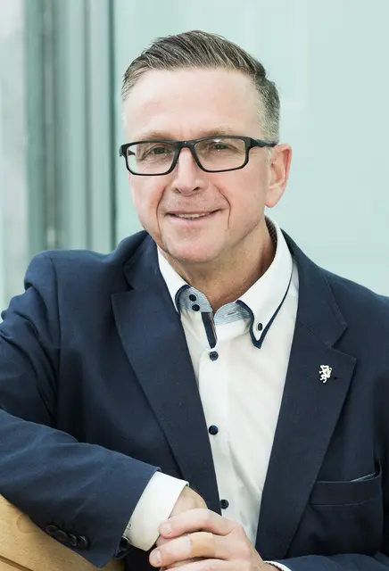 Bürgermeister Helmut Linhart drosselt ein bisschen das Tempo bei den größeren Projekten. | Foto: Strobl