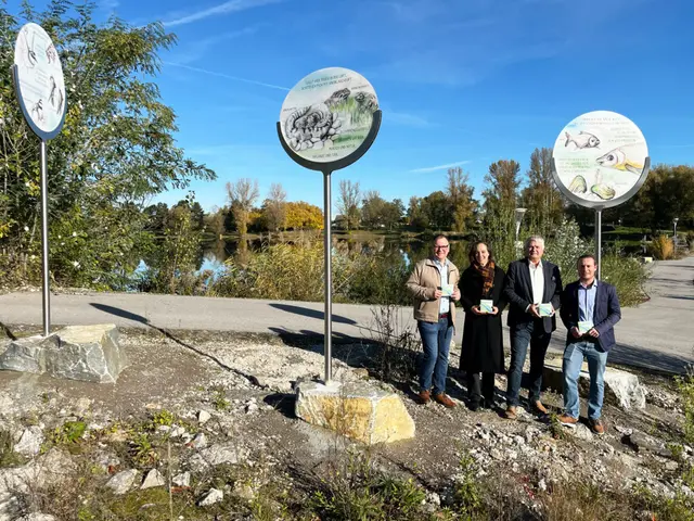 Werner Brunner (Ortsvorsteher Altenwörth und Gigging), Heinz Allmer (Werksgruppenleiter Untere Donau), Paloma Schreiber (Autorin und Künstlerin), Franz Aigner (Bürgermeister Kirchberg/Wagram. | Foto: Verbund