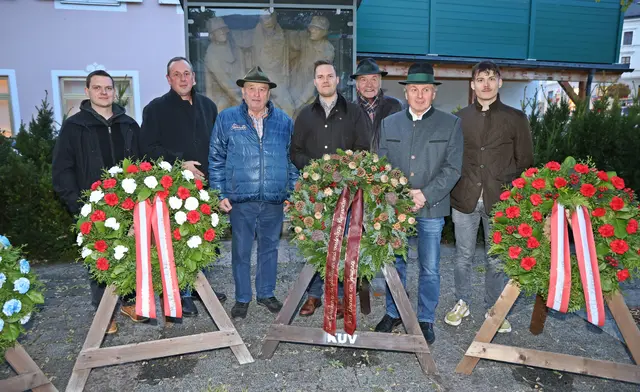 Kranzniederlegung durch Kameradschaftunterstützungsverein in Ebensee. | Foto: Hörmandinger