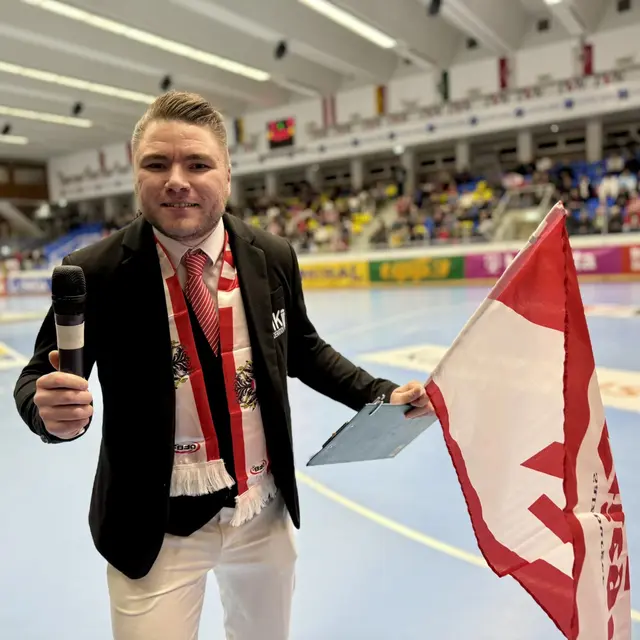 Für die Moderation in der Halle sorgt an beiden Tagen der Weinviertler Markus Kahrer, Redaktionsleiter von MeinBezirk Horn und bekannt als „MK Moderation“. | Foto: Markus Kahrer