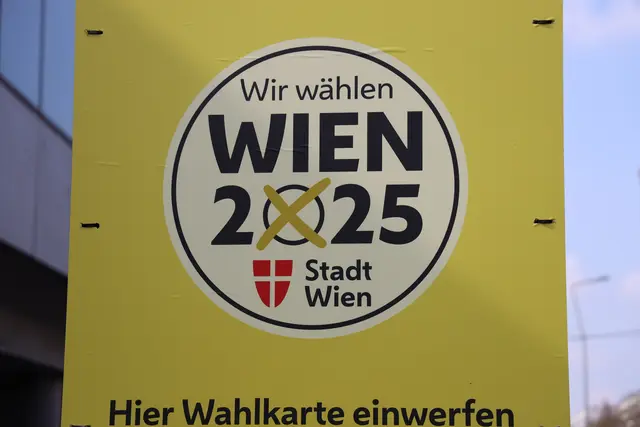 Ein Häftling, der auf der Flucht eine Partei gründete, mit der er zuerst bei der Nationalratswahl und dann Wien-Wahl antreten wollte, musste am Montagvormittag wegen Betrug vor Gericht. | Foto:  Karl Schöndorfer / picturedesk.com