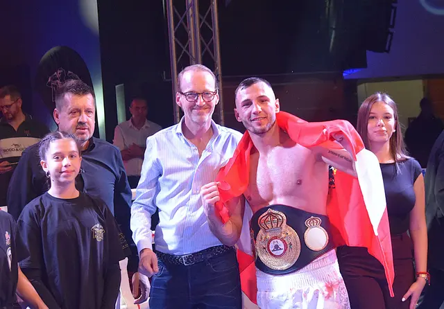 Einer der ersten Gratulanten im Ring - Botschafter Georg Diwald. | Foto: Schwaighofer