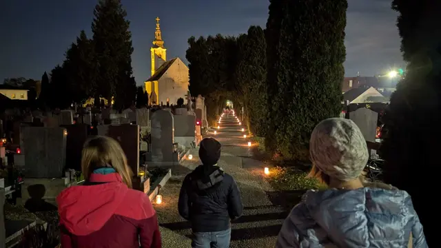 An Allerheiligen tauchten rund 18.000 Kerzen die Stephanskirche in Horn in ein beeindruckendes Lichtermeer. | Foto: Kopper/Paur