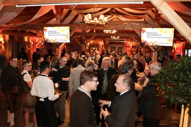 Im Raiffeisen Businessclub in der Huber Arena wurde der Auftakt zur Weltsparwoche gefeiert. | Foto: Andreas Maringer