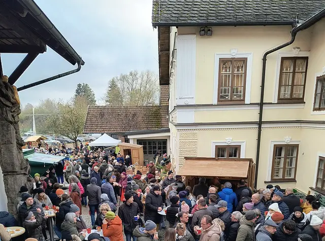 Der Leopoldimarkt begeistert mit allerlei Handwerkskunst, von Holzdekorationen zu Strickwaren.  | Foto: Furthmühle Pram
