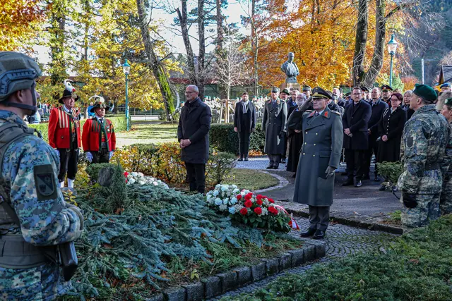 Landeshauptmann Anton Mattle und Militärkommandant Brigadier Ingo Gstrein legten Kränz | Foto: Bundesheer/Hansjörg Raggl