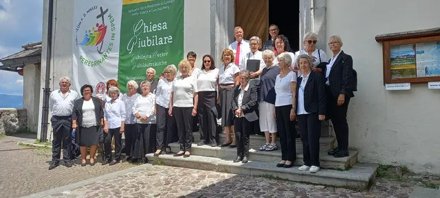 Die Singgruppe bei ihrem Auftritt am Monte Lussari. | Foto: Privat 