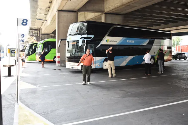 Eine Betreibergesellschaft aus den Busunternehmen Blaguss, Dr. Richard und Gschwindl wird den neuen Busbahnhof bespielen.  | Foto: Maximilian Spitzauer
