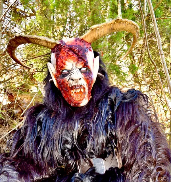 Zwischen Funkenregen und Nebelschwaden: Das Pielachtal im Bann alter Bräuche.

 | Foto: Eliska Janciova