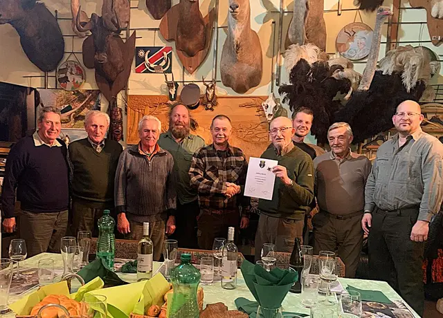 Die Jagdgesellschaft Ebersdorf - Michael Vock, Erich Zillinger, Josef Zinkl, Andreas Wiesinger, Josef Stöger, Jubilar Leopold Huber, Daniel Stöger, Willibald Wiesinger, Albert Huber. | Foto: JG Ebersdorf