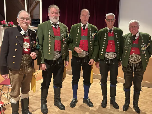 Beste Schießleistung im Bezirk (v.l.n.r.): E-Mjr. Frötscher, Hptm. Klingenschmid, Lt. Niederhauser (25mal Goldene Schützenschnur), Lt. Rettl, E-Hptm. Rathgeber | Foto: SK Volders