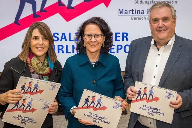 Im Bild: Landesrätin Daniela Gutschi (Mitte) mit Martina Plaschke (Bereich Lehre der WKS) und Manfred Jenni (Bildungsdirektion Salzburg) | Foto: WKS/wildbild