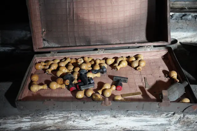 Zeitzeugen: Auf dem Dachboden finden sich sogar noch alte Stempel. | Foto: Birgit Gehrke