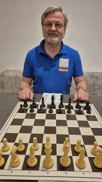 Die Mannschaft von Schachklub Amstetten 2 feiert die Tabellenführung und den Herbstmeister-Titel. | Foto: Schachclub Amstetten