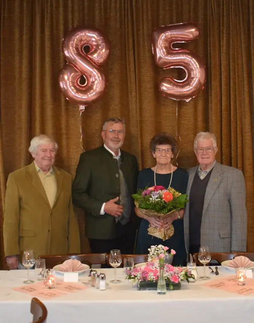 Ingrid Zöhr aus Eckartsau feierte ihren mit ihrer Familie und zahlreichen Freunden ihren 85. Geburtstag. | Foto: Makoschitz