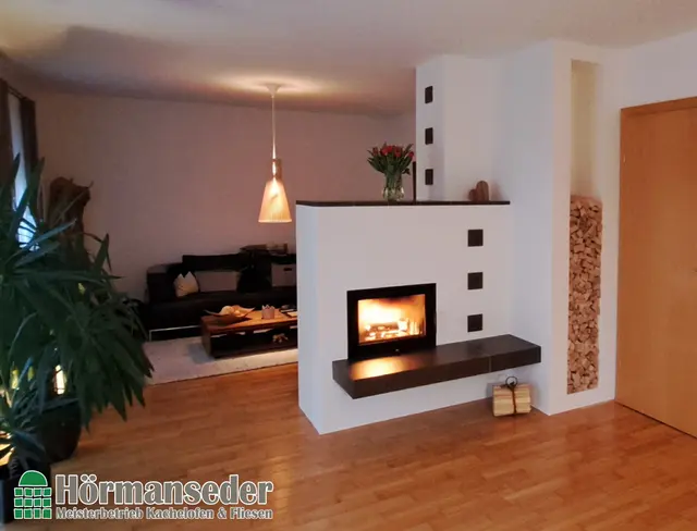 Die Öfen und Kamine von Hafnermeister Hörmanseder fügen sich harmonisch in jedes Ambiente ein und überzeugen mit ihrem Design. | Foto: Hörmanseder