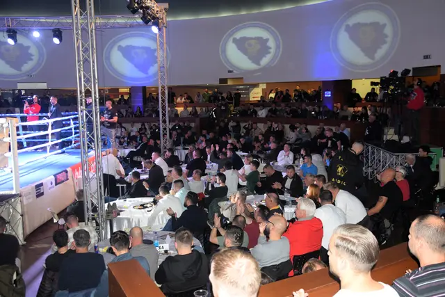 Volle Tribünen rund um den Ring. | Foto: Schwaighofer