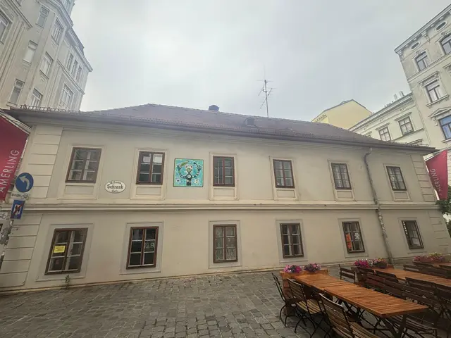 Das Bezirksmuseum Neubau im Amerlinghaus in der Stiftgasse 8 verwandelt sich an drei Terminen in einen Indoor-Weihnachtsmarkt. Der Eintritt zu allen Bezirksmuseen ist frei.  | Foto: Pia Rotter/MeinBezirk