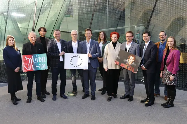 Antonia Sorger-Domenigg, Projektleitung Pavillons, Günther Holler-Schuster, Kurator Pavillons, Andreas Schnitzler, Projektleitung STEIERMARK SCHAU 2025, Josef Schrammel, kaufmännischer Geschäftsführer UMJ, Karl Peitler, Leiter Archäologiemuseum und Münzkabinett, Kurator Münzkabinett, Marko Mele, wissenschaftlicher Geschäftsführer UMJ, Sarah Kiszter, Kuratorin Archäologiemuseum, Barbara Kaiser, Kuratorin Schloss Eggenberg, Paul Schuster, Leiter und Kurator Schloss Eggenberg, Stefan Albl, Kurator Schloss Eggenberg, Daniel Modl, Kurator Archäologiemuseum, Daniela Teuschler, Projektleitung STEIERMARK SCHAU 2025 (v.l.) | Foto: Universalmuseum Joanneum/J.J. Kucek