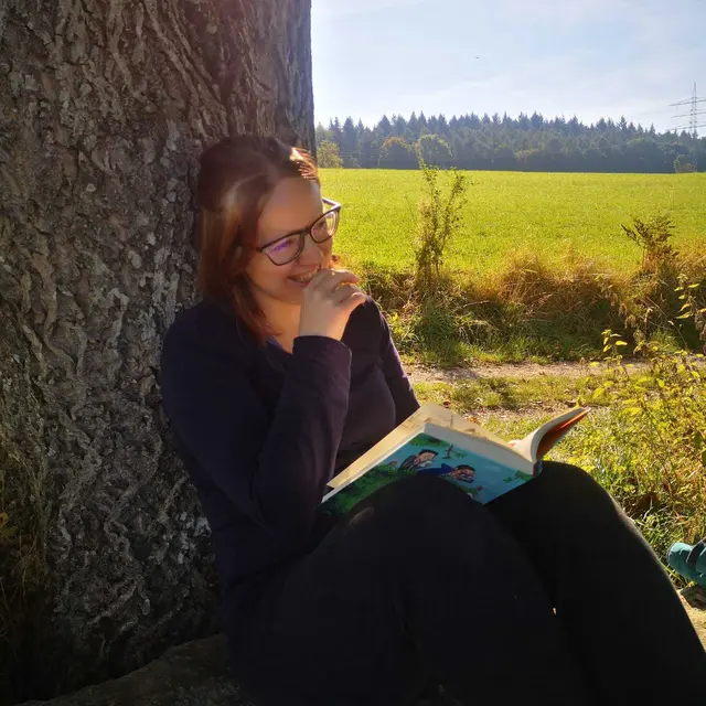Tamara Reisinger lebt in Bamberg. Die gebürtige Kleinzellerin ist Übersetzerin und Lektorin. 