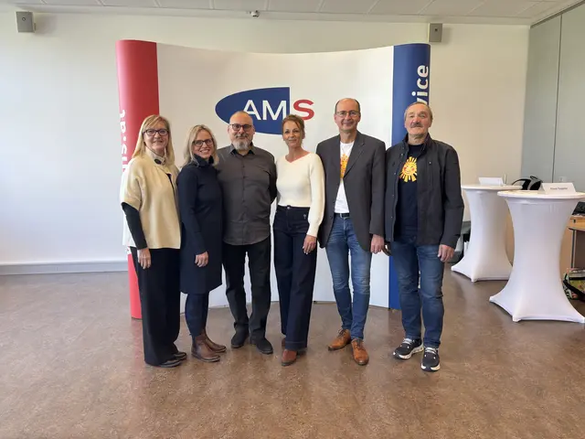 Sandra Kern, Julia Bock-Schappelwein, Victor Ciobanu, Katarina Wunderlich, Klaus Doppler und Christian Pfeiffer über die Herausforderungen am Arbeitsmarkt. | Foto: Tanja Handlfinger