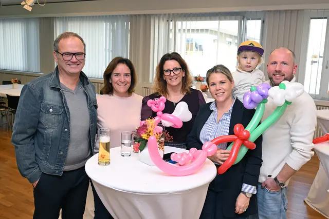 In der bankstelle Kaiser-Josef-Platz wurden die Gäste von 8:30 bis 16:00 Uhr im Raiffeisensaal mit regionalen Köstlichkeiten versorgt  | Foto: RAIFFEISENBANK WELS