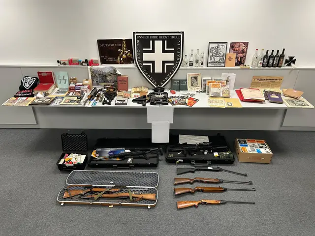 Hitlergruß-Verdacht führt zu Drogen- und Waffenfund