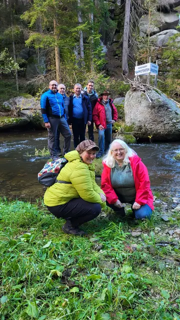Die Vertreter der drei Gemeinden Großgöttfritz, Rappottenstein und Zwettl trafen sich beim "Dreiländereck" im Kamptal. Mit dabei: Vizebürgermeisterin Sonja Hörth (Rappottenstein), GR und Obfrau des Dorfmuseums Roiten Roswitha Haghofer (Rappottenstein), Vizebürgermeister Christian Huber (Großgöttfritz), Bürgermeister Franz Wagesreither (Großgöttfritz), Altbürgermeister Johann Hofbauer (Großgöttfritz), Vizebürgermeister Alexander Leutgeb (Zwettl) und der Ehrenobmann des Dorfmuseums Roiten Hermann Neulinger. | Foto: Stadtgemeinde Zwettl