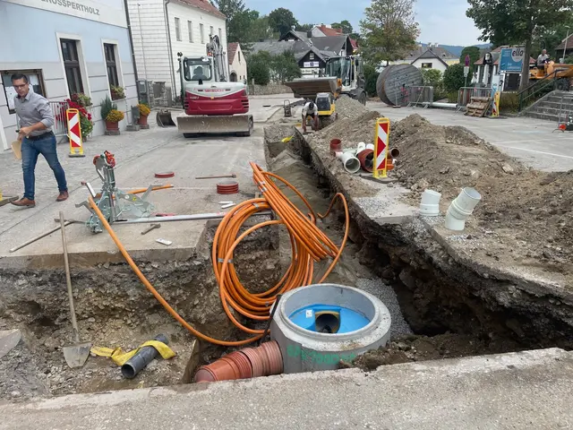 Im Zuge der Arbeiten wurden auch Glasfaserkabel verlegt. | Foto: Marktgemeinde Bad Großpertholz
