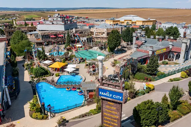 Die Polizei ermittelt: Spuren am Gehege sollen Hinweise auf den oder die Täter liefern. | Foto: Family City