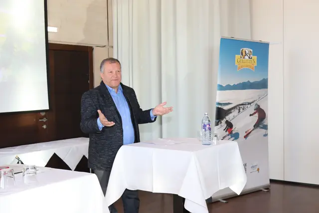 Josef Nageler, Schiffahrt Nageler, bedankte sich nicht nur bei seinem engagierten Team, sondern blickt mit Vorfreude in die neue Zukunft. | Foto: MeinBezirk.at