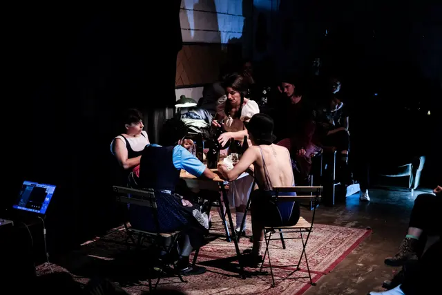 Bei "Stammtisch" dreht sich alles um Geschlechterrollen, aber auch Feminismus und Heimat.  | Foto: Milena Nowak