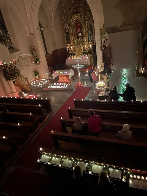 Tausende Kerzen erleuchteten die Pfarrkirchen im Mölltal. | Foto: Katholische Jugend
