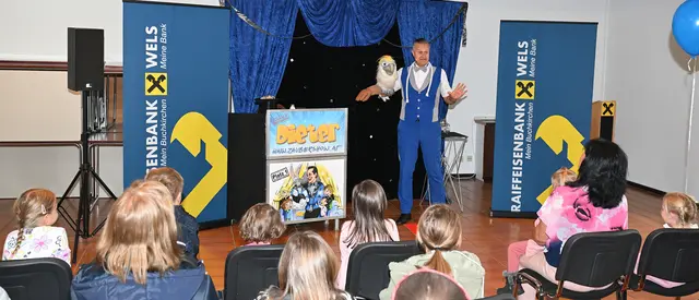 In der Bankstelle Buchkirchen sorgte eine Zaubershow für Begeisterung. | Foto: RAIFFEISENBANK WELS