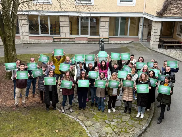 Lehrerinnen und Lehrer der Phönixschule in Attnang-Puchheim. | Foto: Phönixschule